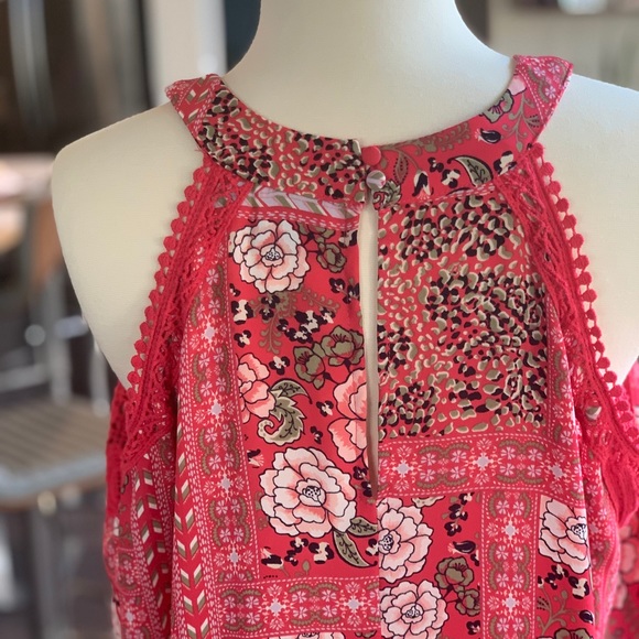 NEW YORK & COMPANY - Picture 2 of 4